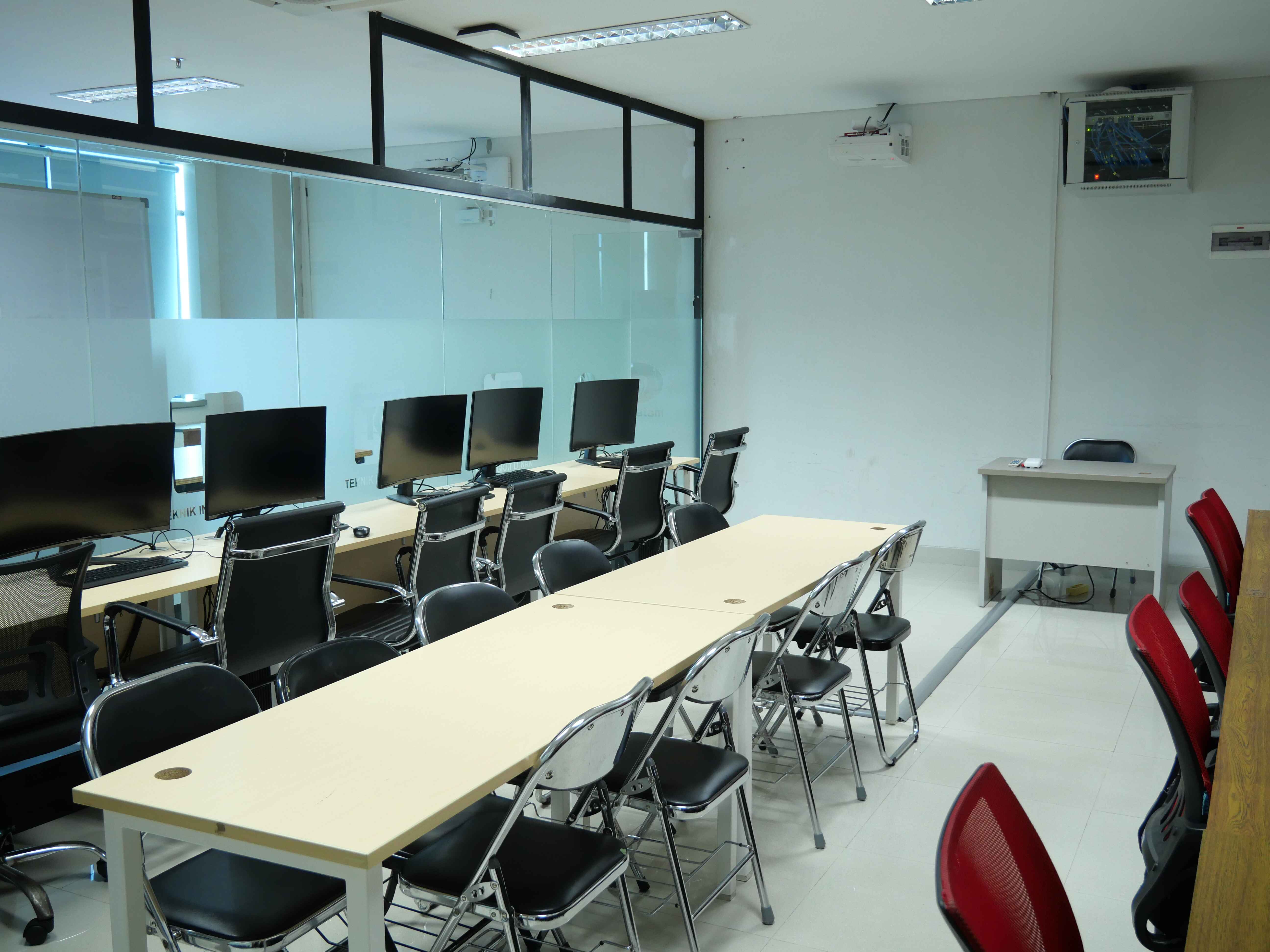 TA 12.3A (Computer Lab)