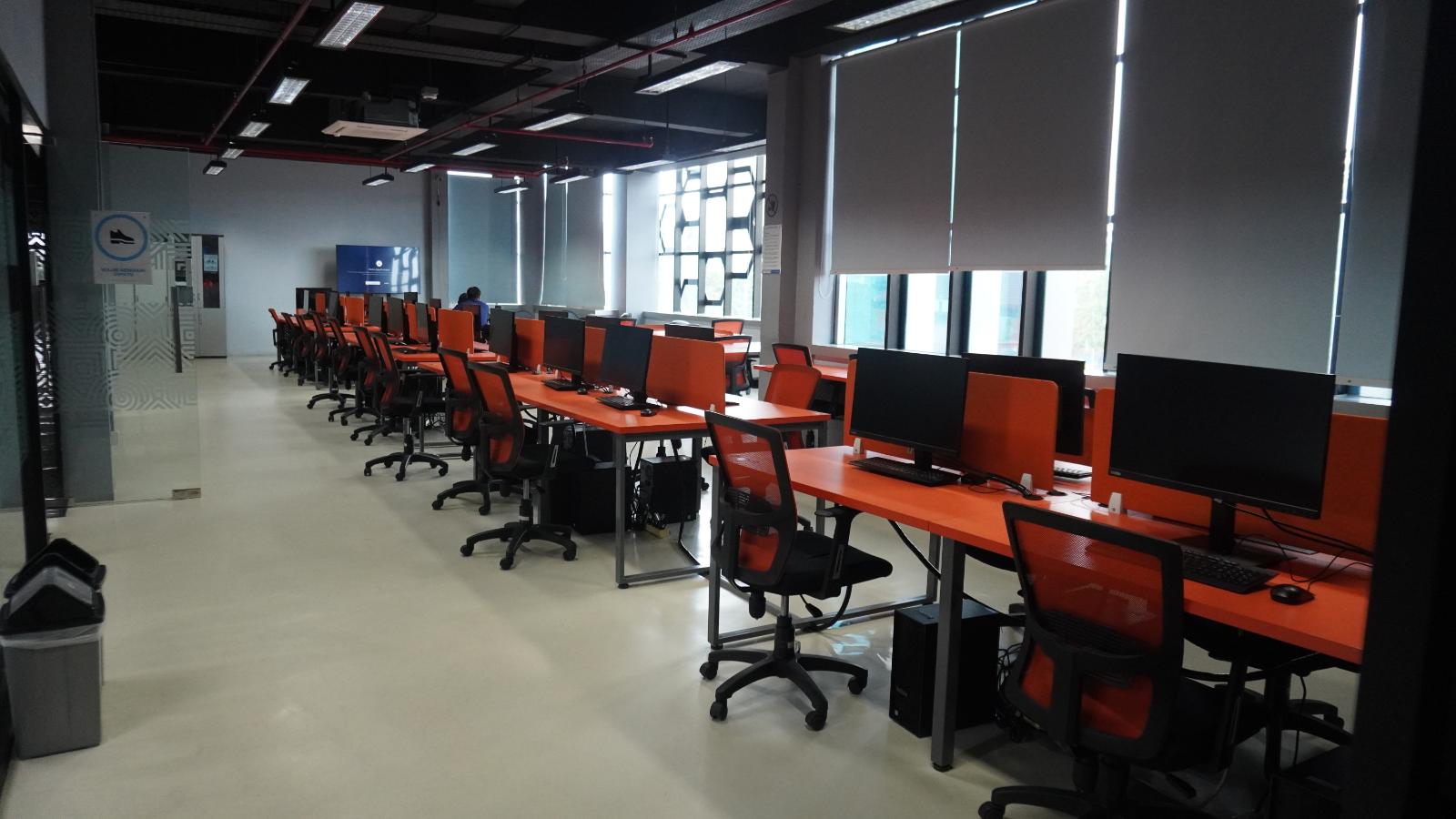 TP 305 (Computer Lab)